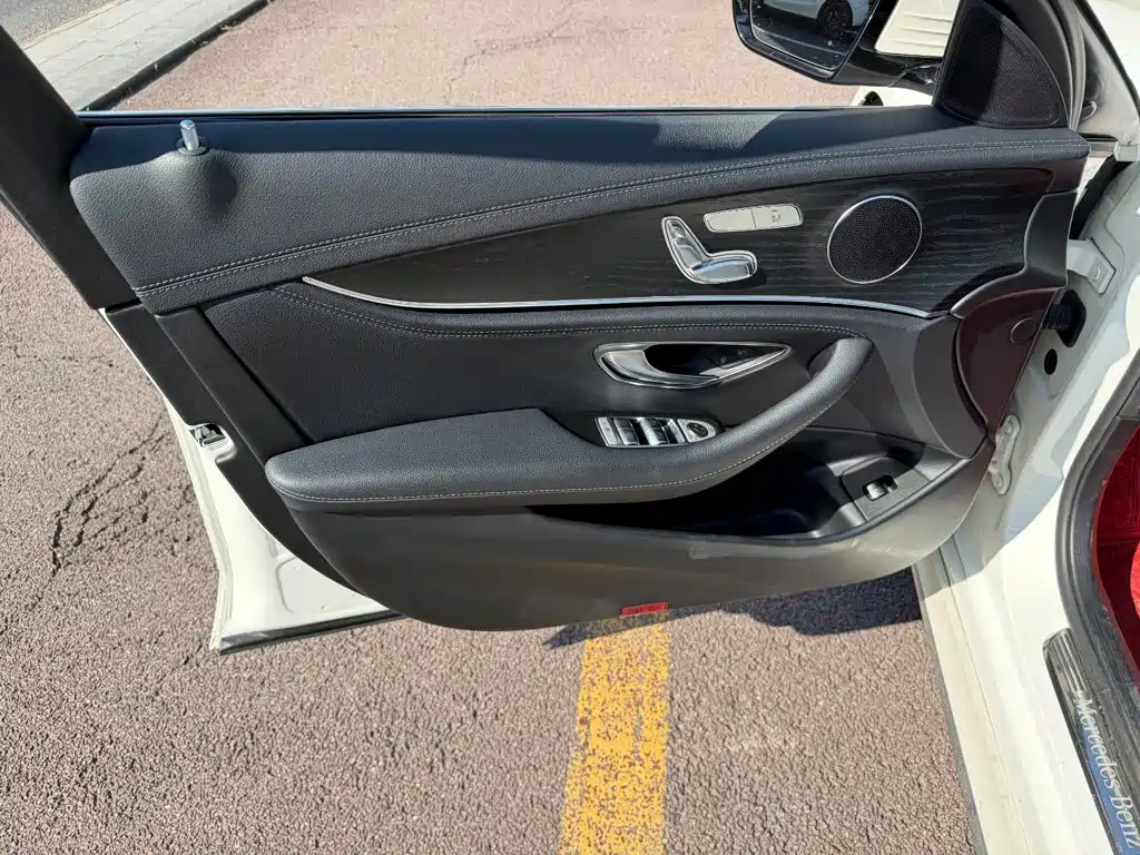 Mercedes-Benz E-Class — миниатюра 6