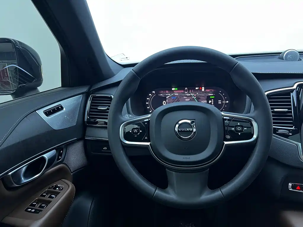 Volvo XC90 PHEV — миниатюра 25