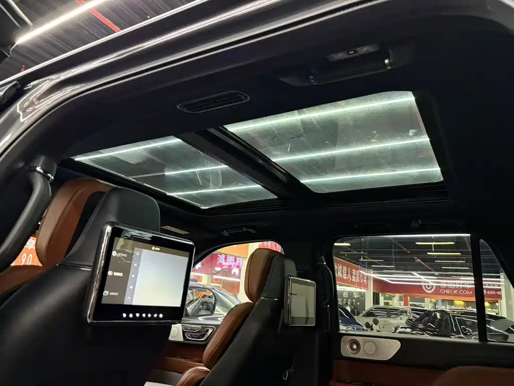 Lincoln Navigator — миниатюра 11