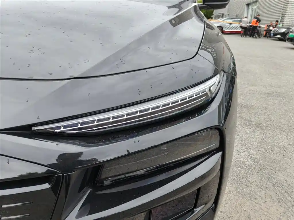 Audi A6L e-tron — миниатюра 14