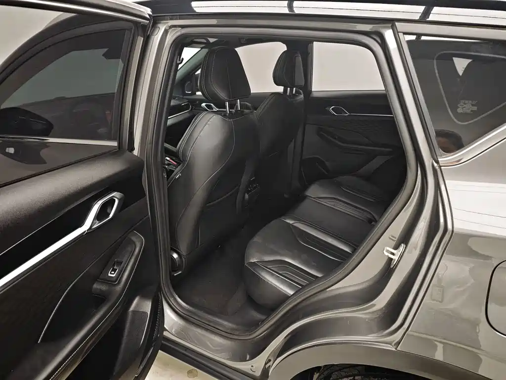 Geely Binyue — миниатюра 17