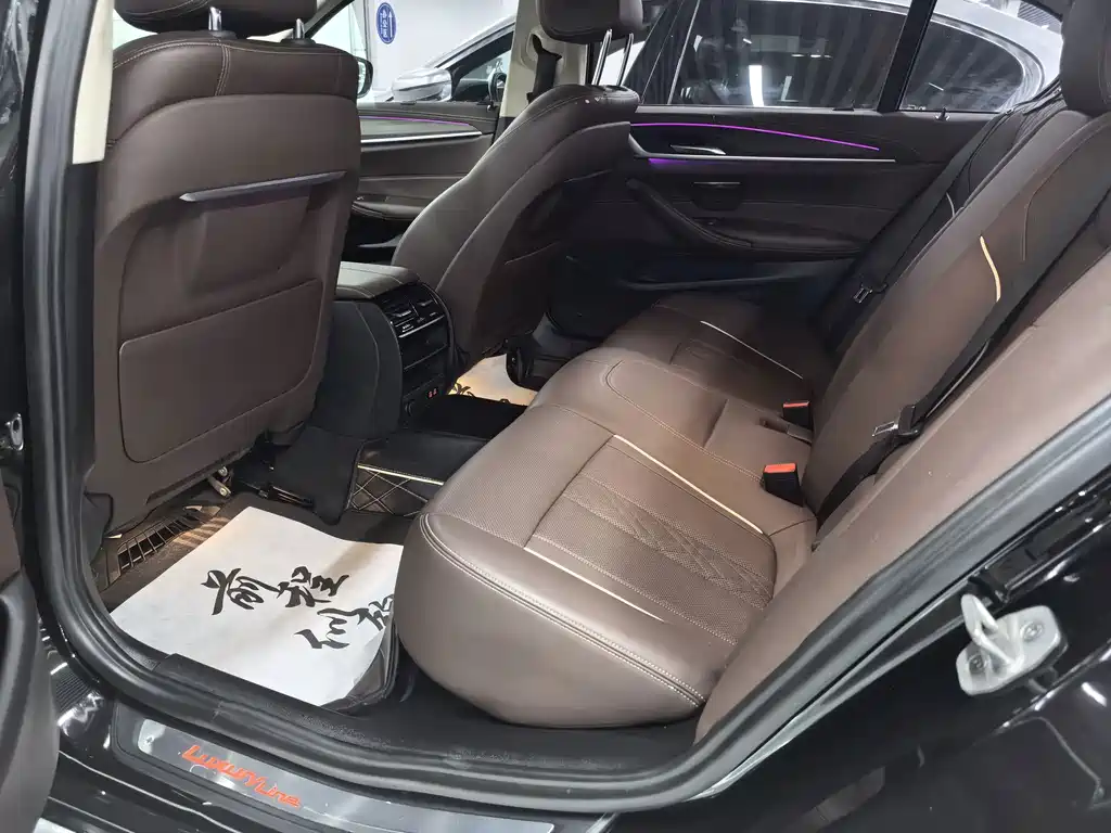 BMW 5 Series — миниатюра 8