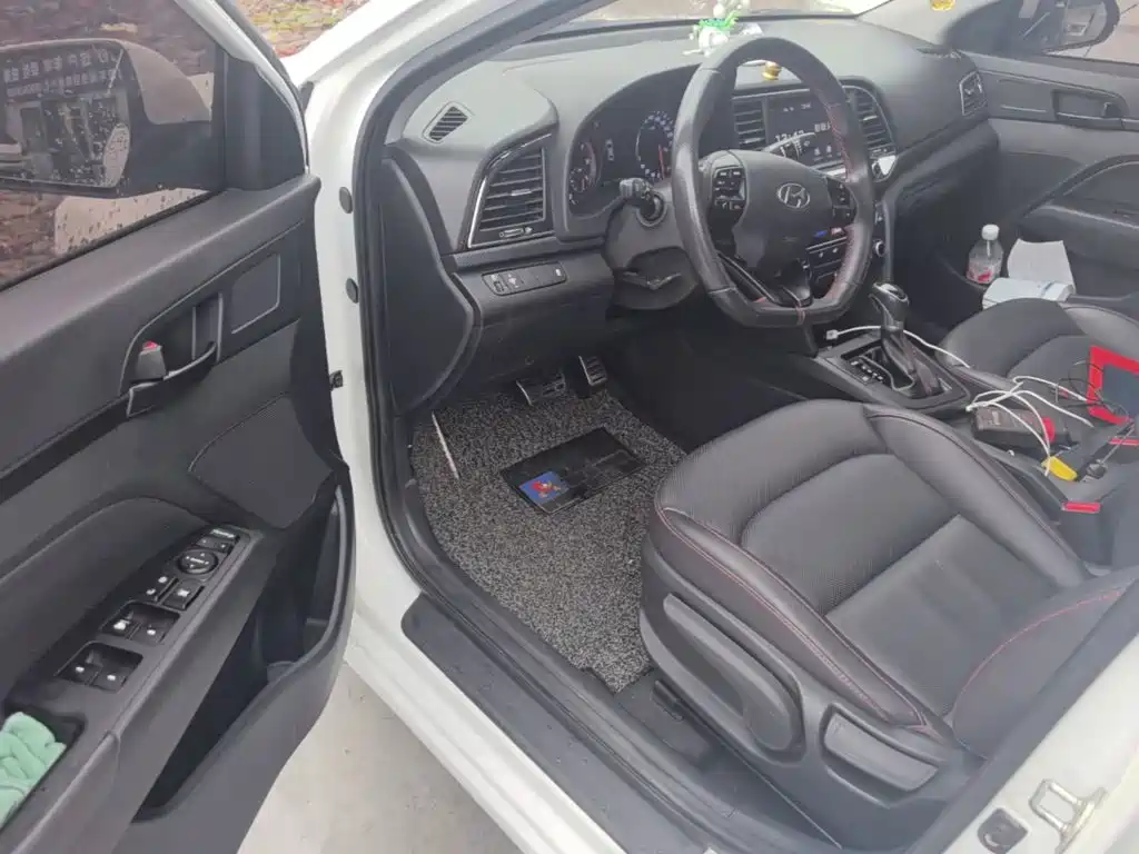 Hyundai Elantra — миниатюра 16
