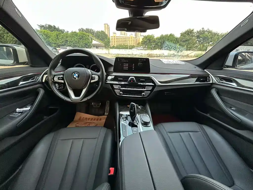 BMW 5 Series — миниатюра 4