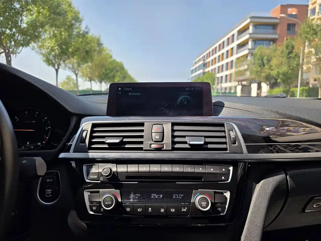 BMW 3 Series — миниатюра 17