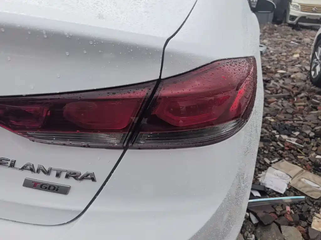 Hyundai Elantra — миниатюра 8