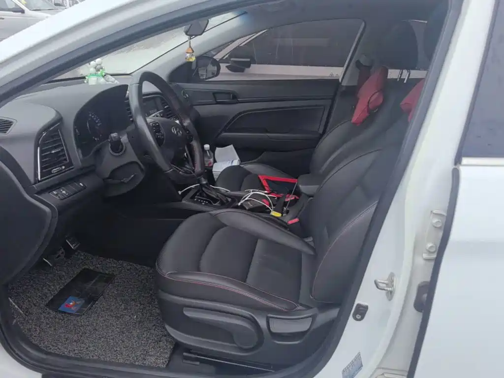 Hyundai Elantra — миниатюра 15