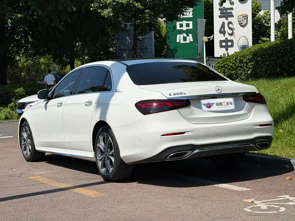 Mercedes-Benz E-Class — миниатюра 4
