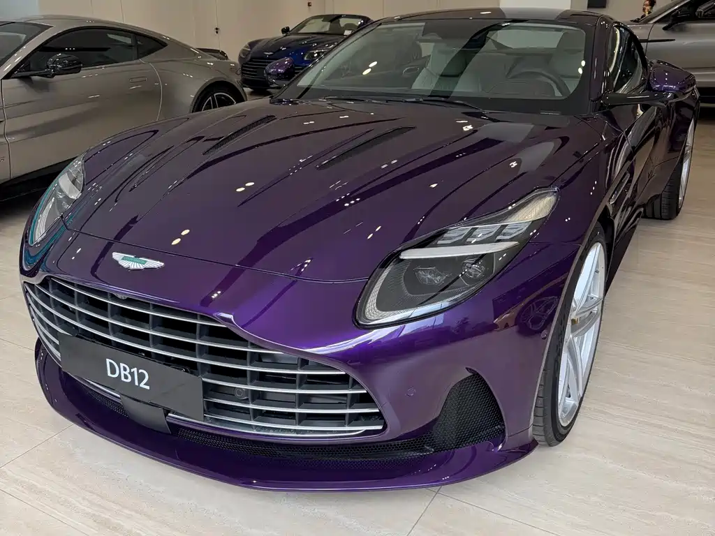 Aston Martin DB12 — миниатюра 3