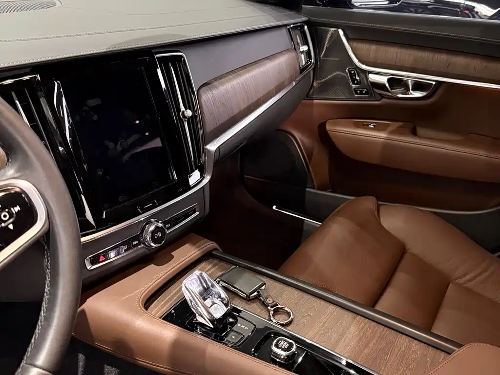 Volvo S90 2024 B5 Luxury