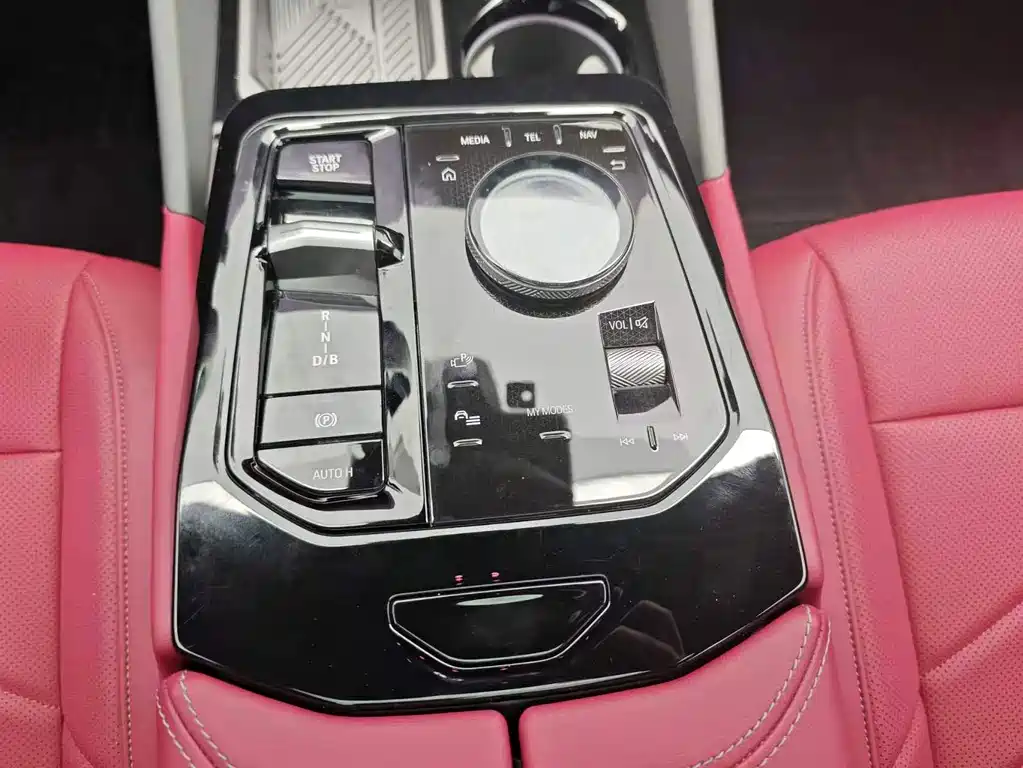 BMW i5 — миниатюра 12