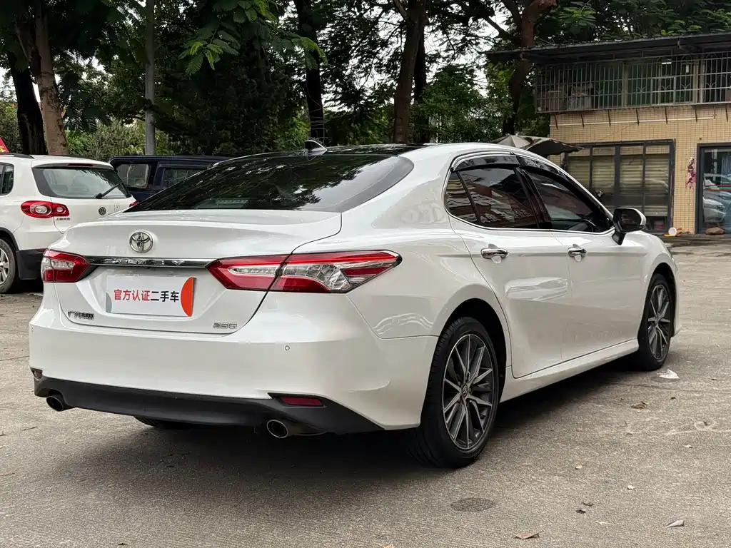 Toyota Camry — миниатюра 5