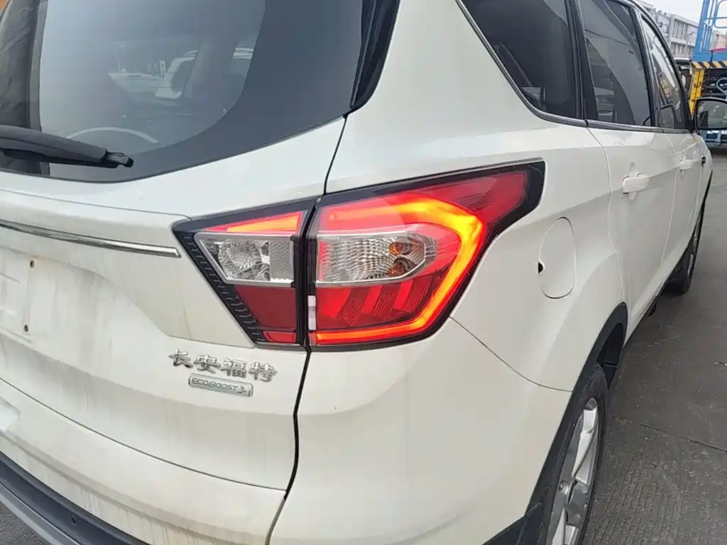 Ford Kuga — миниатюра 8