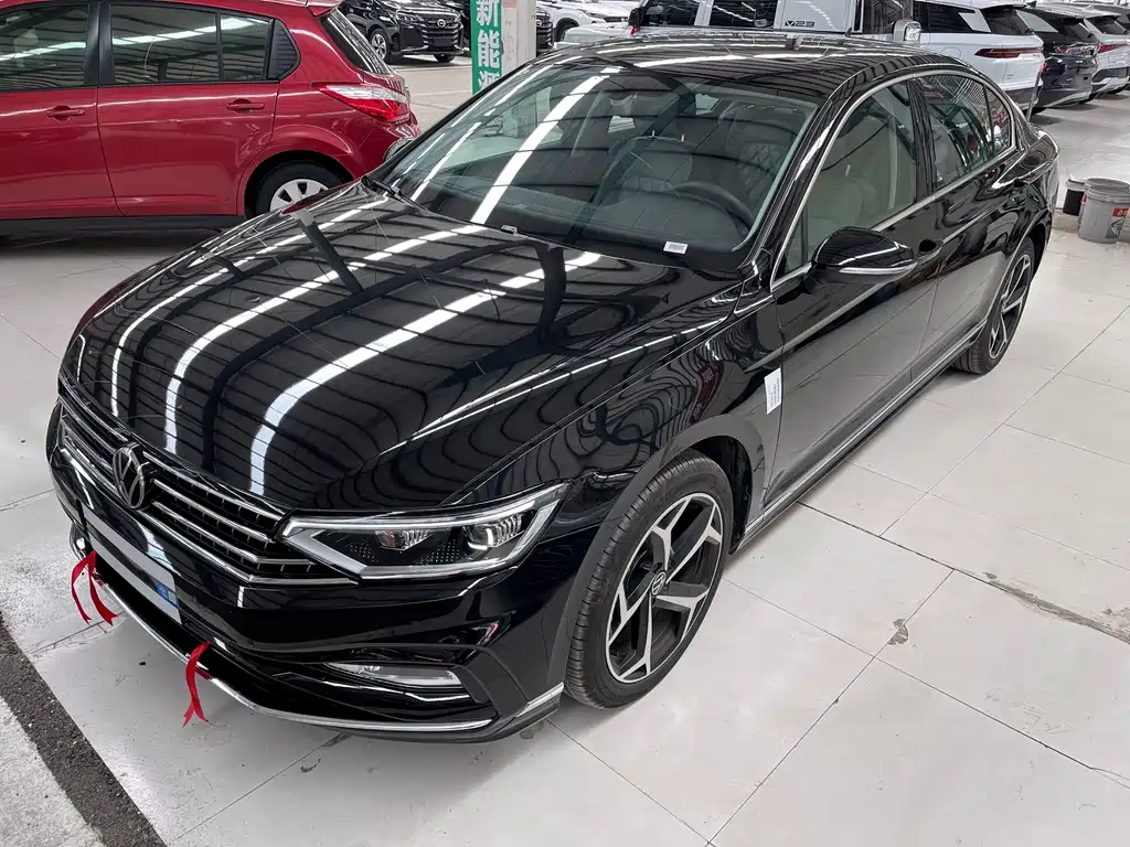 Volkswagen Magotan 2025