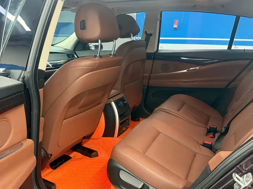 BMW 5 Series GT — миниатюра 8