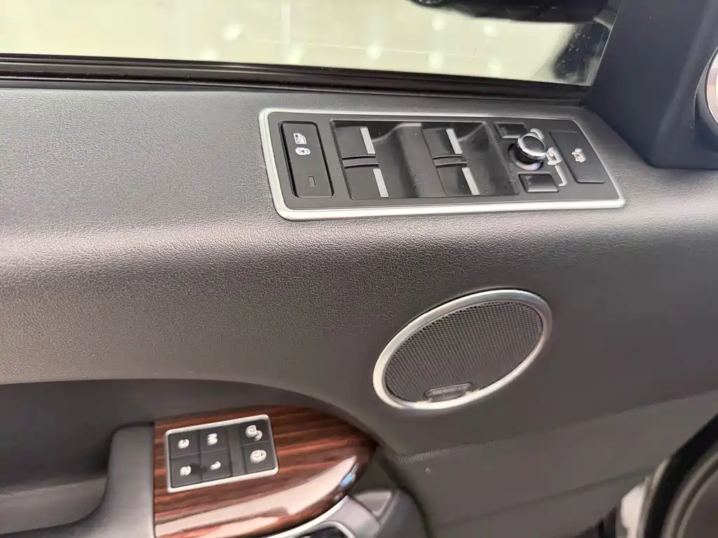 Land Rover Range Rover — миниатюра 7