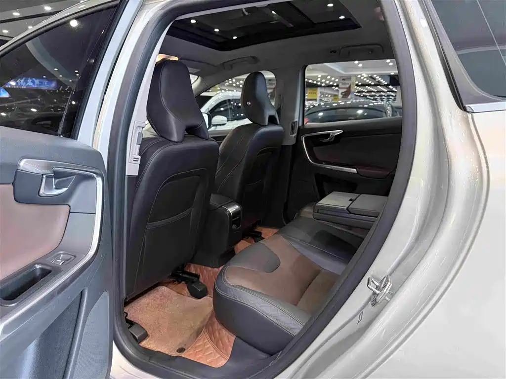 Volvo XC60 — миниатюра 5
