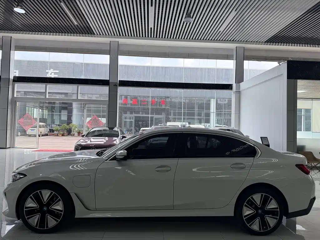 BMW i3 2022 eDrive 35 L