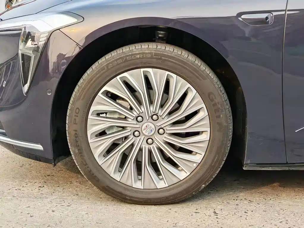 Buick Electra L7 — миниатюра 8