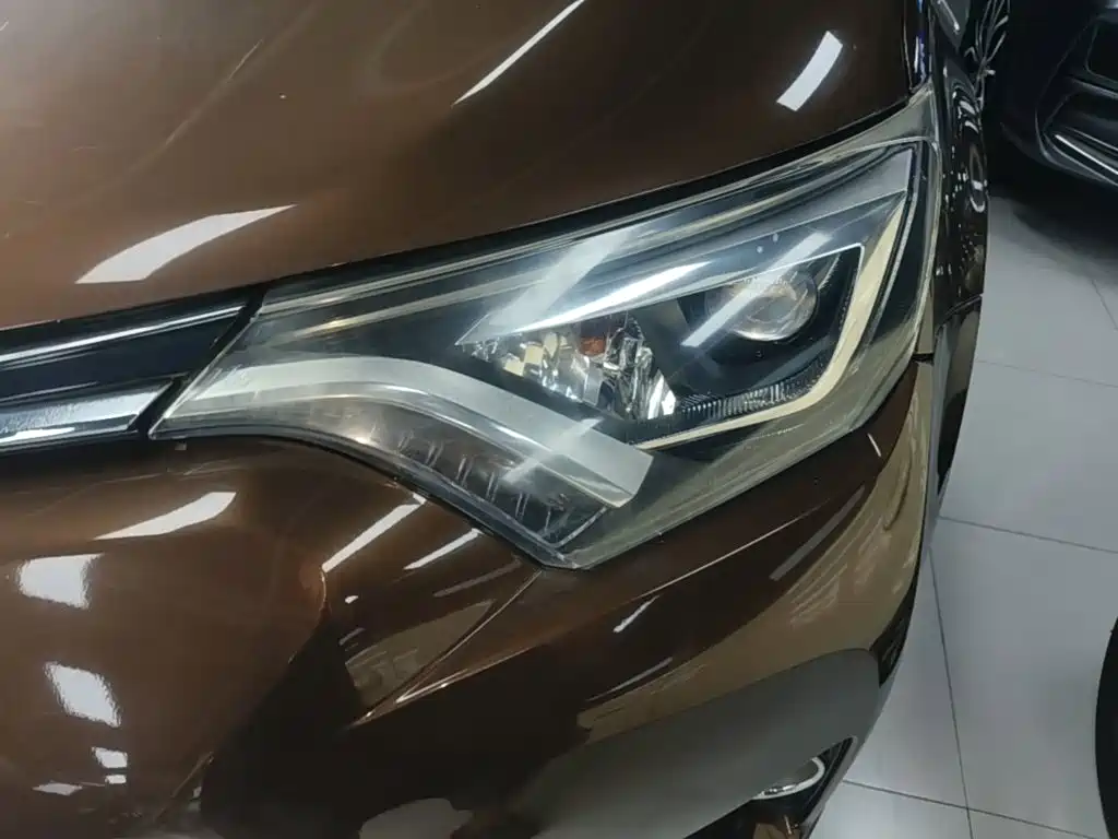 Toyota RAV4 — миниатюра 24