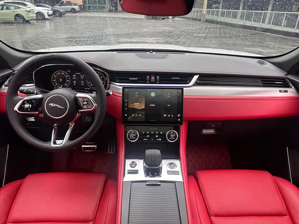 Jaguar F-PACE — миниатюра 12