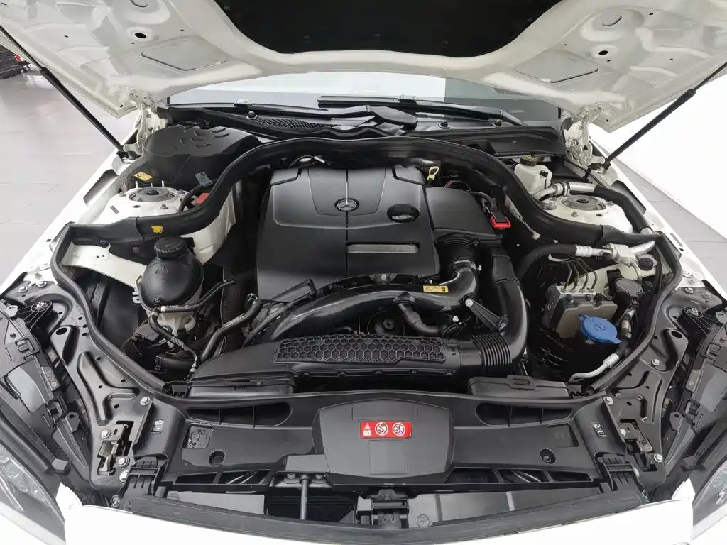 Mercedes-Benz E-Class — миниатюра 6
