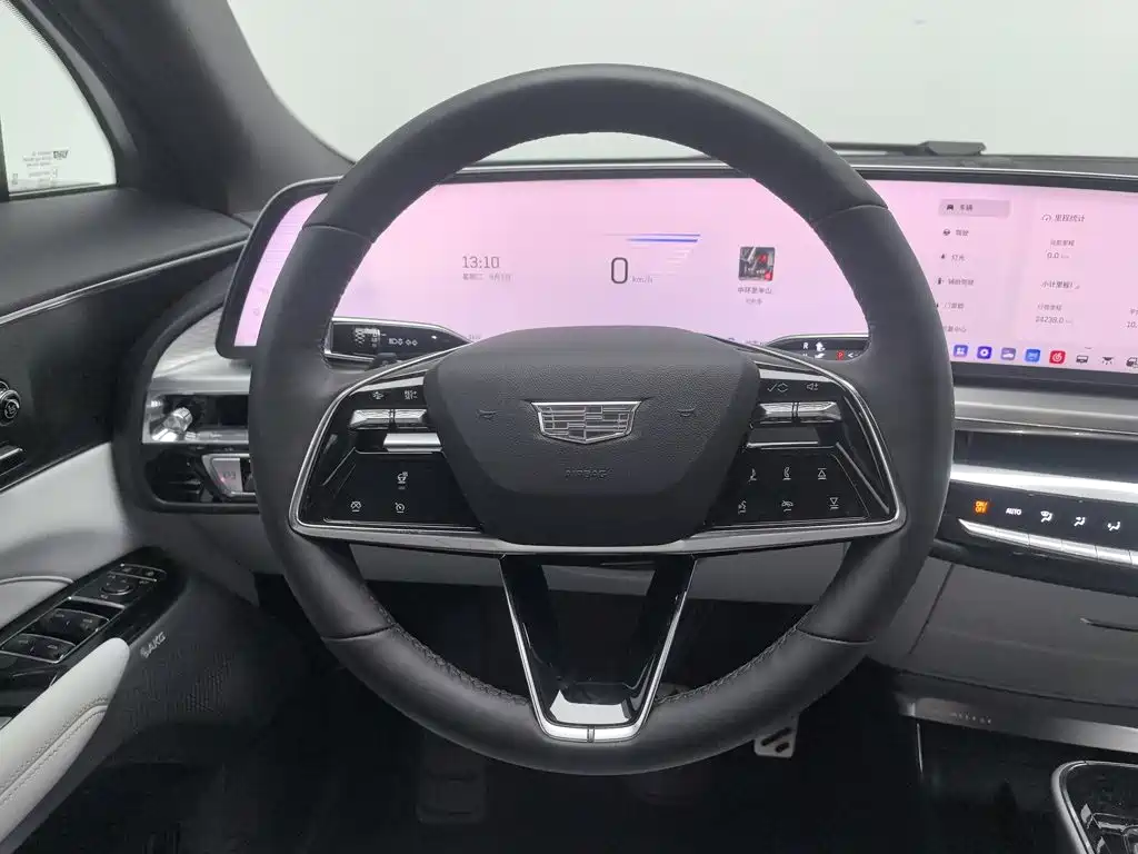 Cadillac Lyriq — миниатюра 11