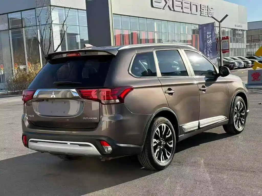 MITSUBISHI OUTLANDER