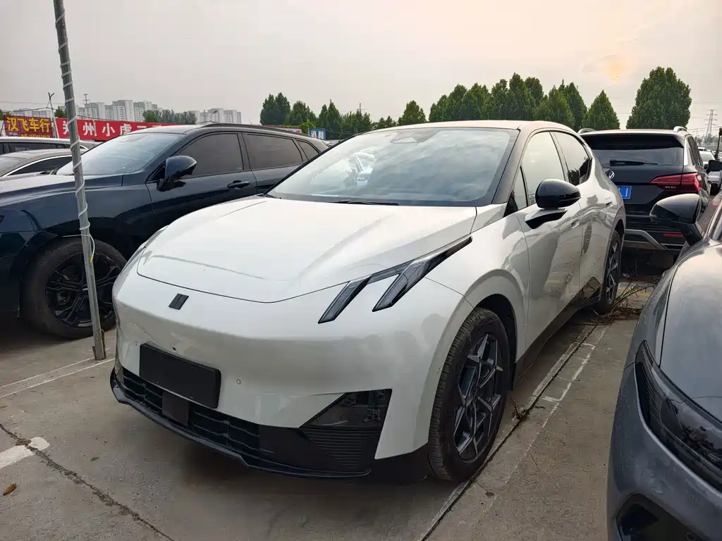 Lynk & Co Z20