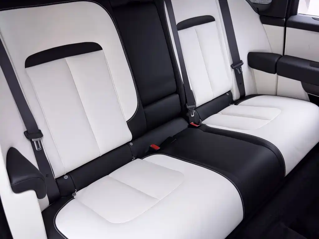 Rolls-Royce Cullinan — миниатюра 34