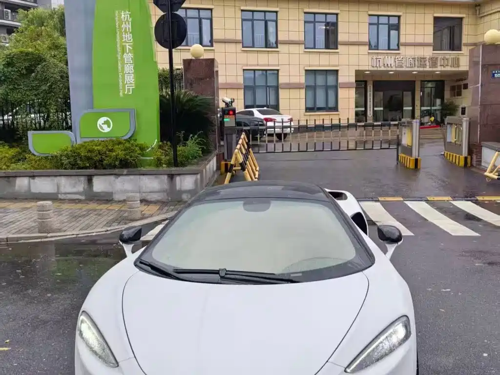 McLaren GT — миниатюра 5