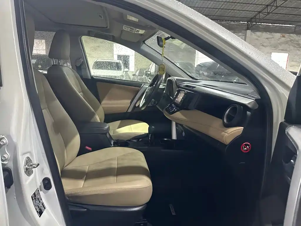 Toyota RAV4 — миниатюра 8