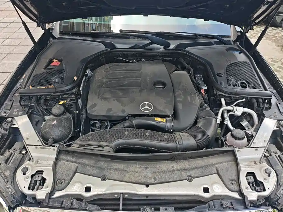 Mercedes-Benz E-Class — миниатюра 10