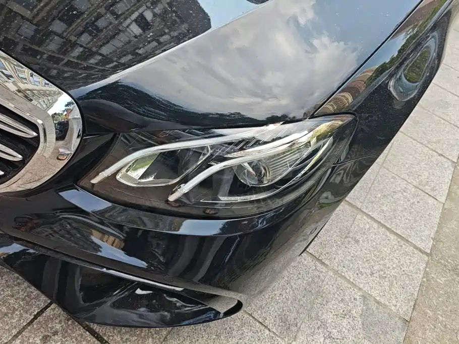 Mercedes-Benz E-Class — миниатюра 5