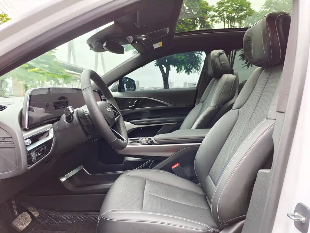 Cadillac Lyriq — миниатюра 10