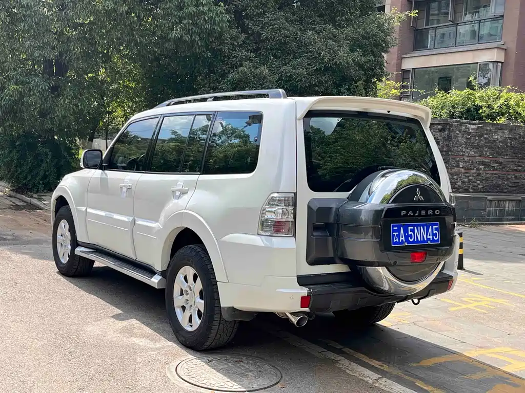 Mitsubishi Pajero (Import) — миниатюра 8