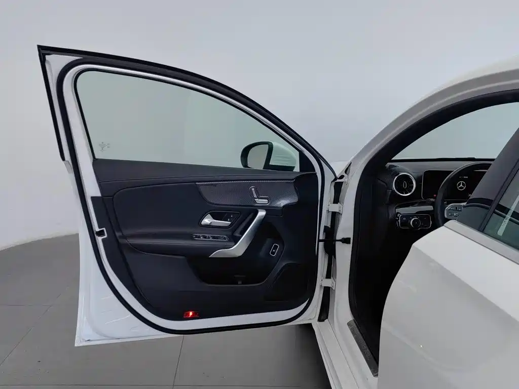 Mercedes-Benz A-Class — миниатюра 16