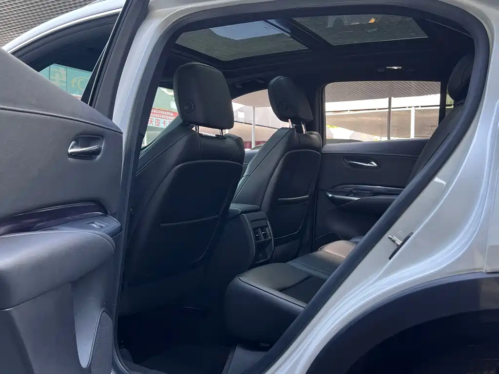 Cadillac XT4 — миниатюра 11