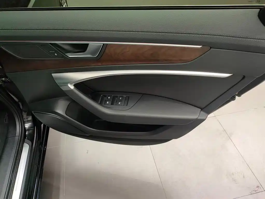 Audi A6L New Energy — миниатюра 17