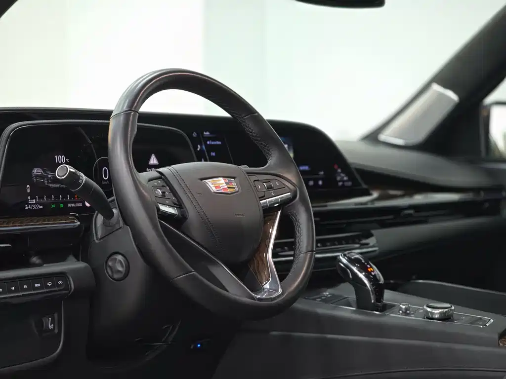 Cadillac Escalade — миниатюра 6