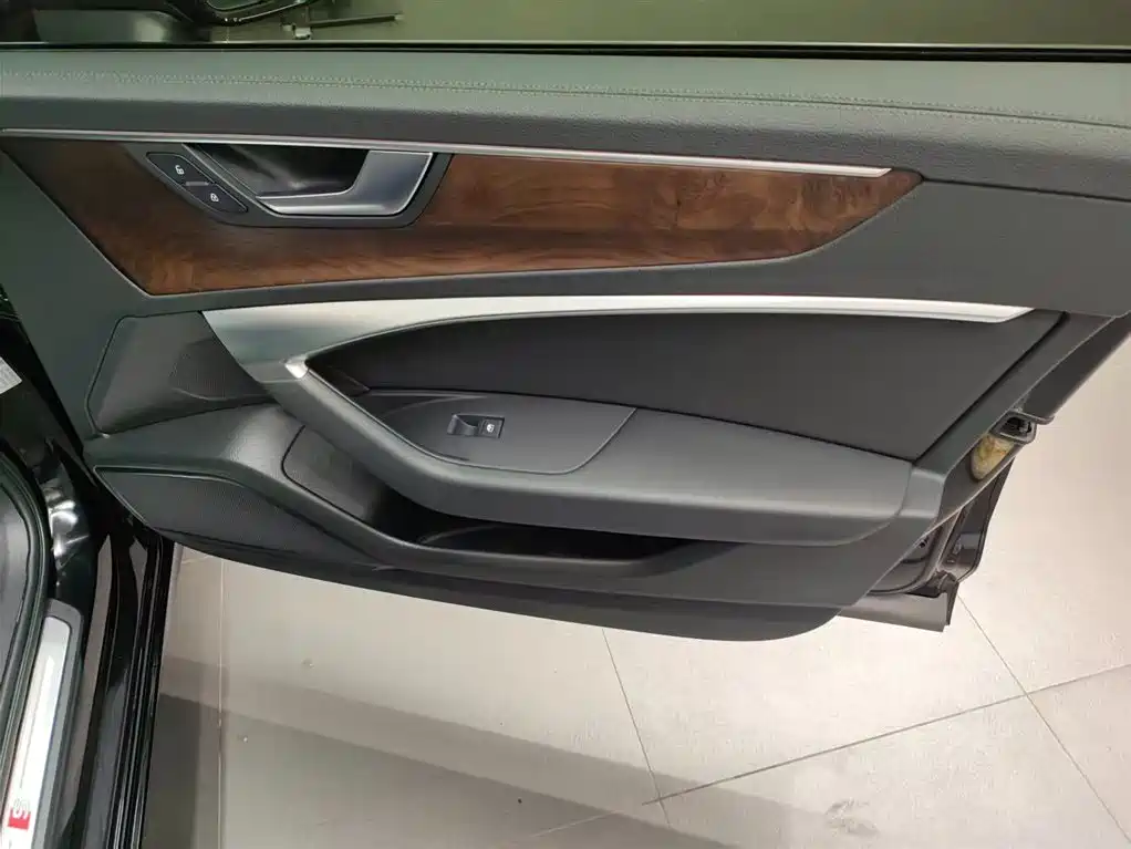 Audi A6L New Energy — миниатюра 18