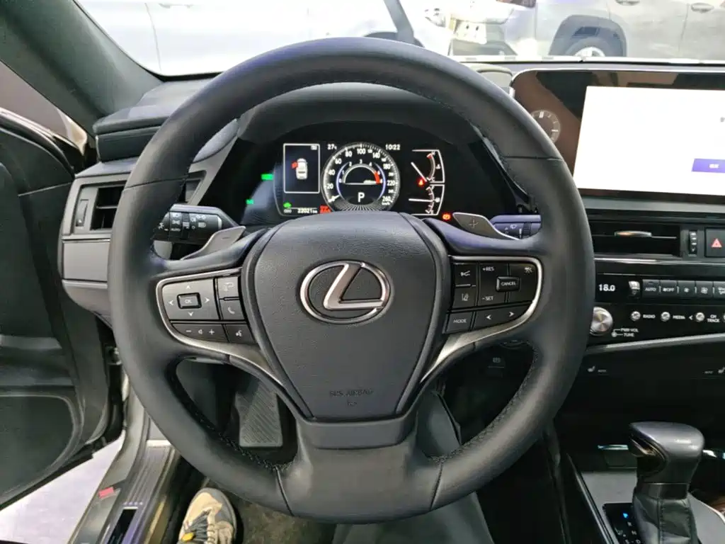 Lexus ES — миниатюра 11