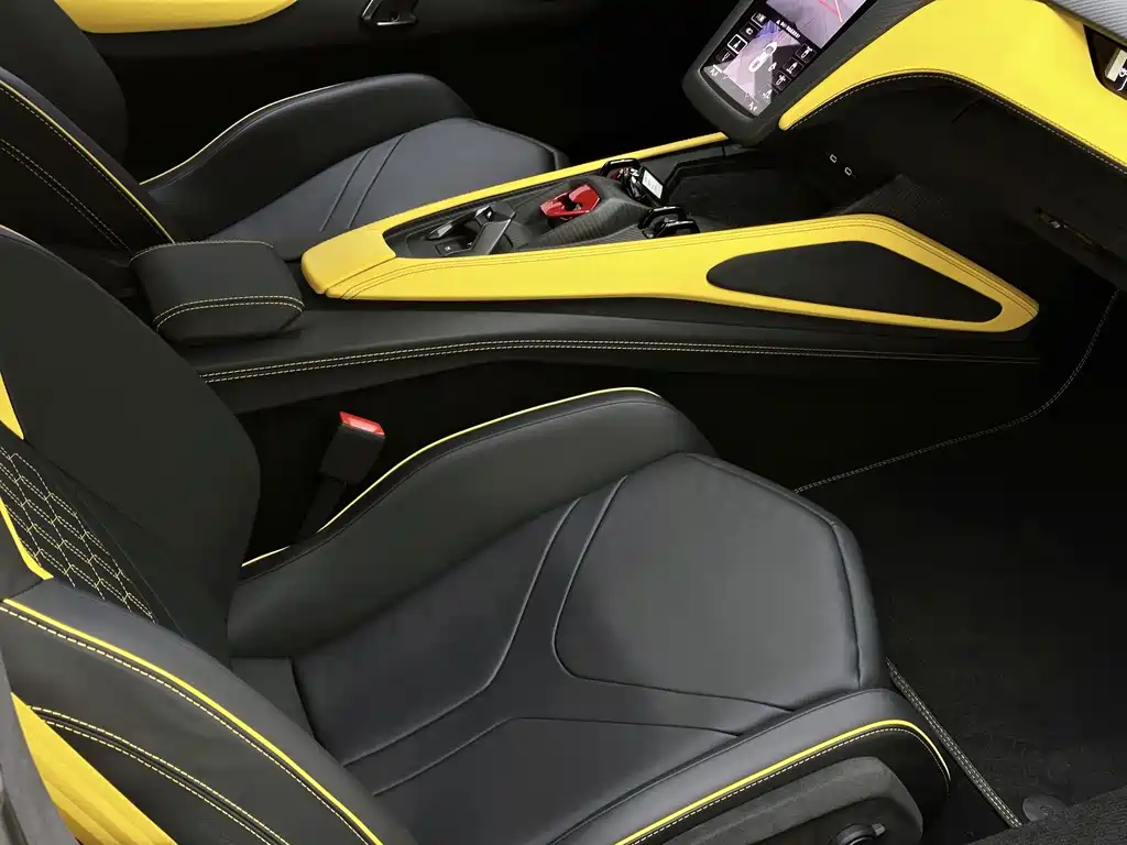 Lamborghini Revuelto — миниатюра 13