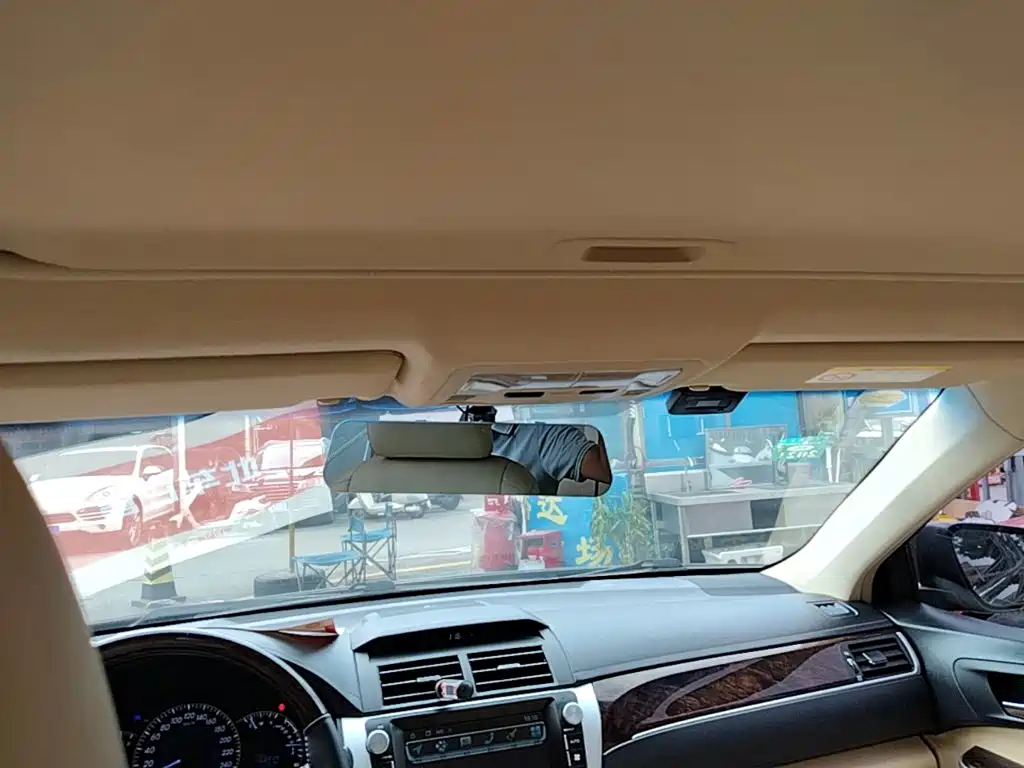 Toyota Camry — миниатюра 18