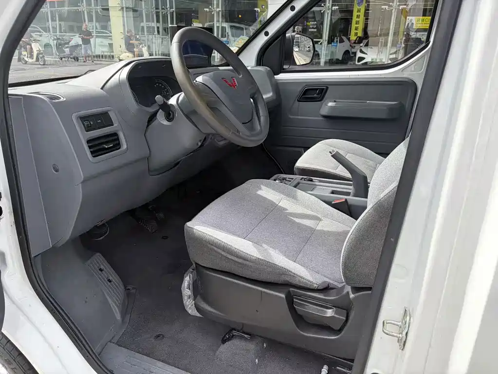 Wuling Yangguang — миниатюра 9
