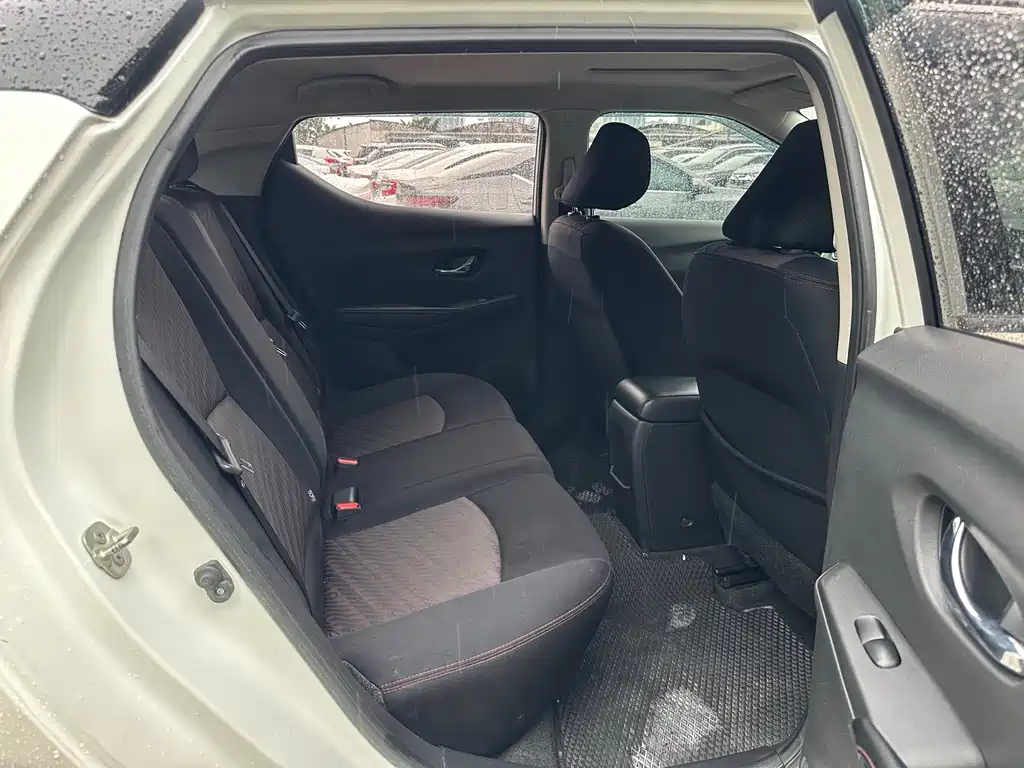Nissan Bluebird — миниатюра 7