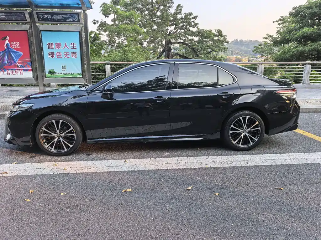 Toyota Camry — миниатюра 6