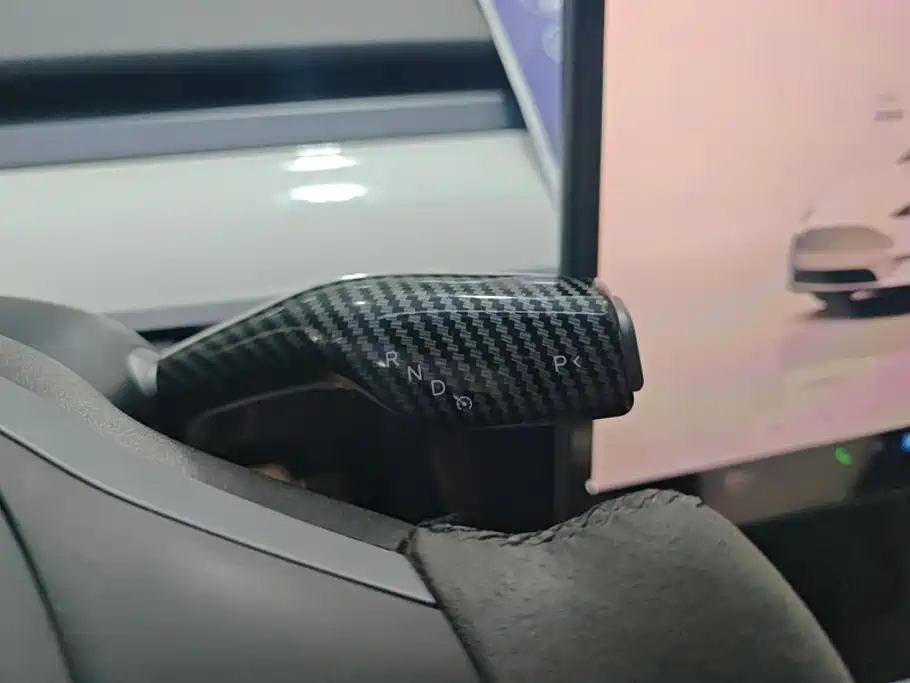 Tesla Model Y — миниатюра 16