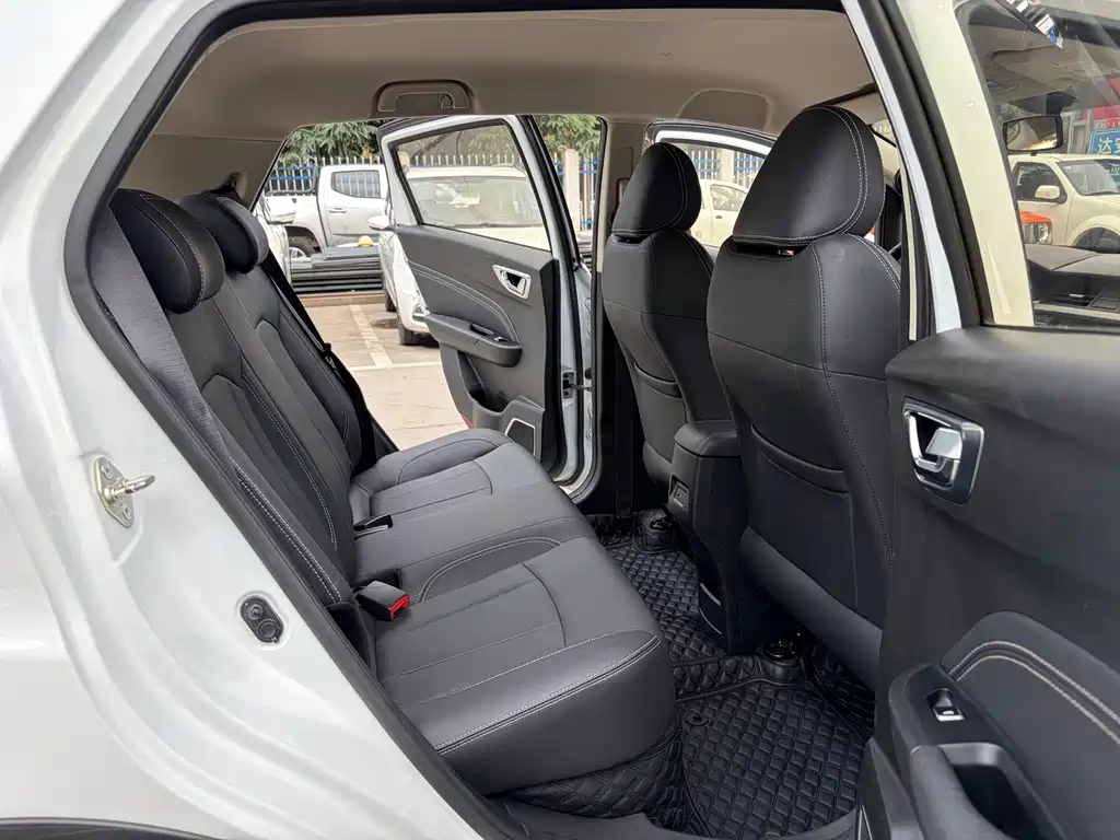 Geely Vision X3 — миниатюра 10