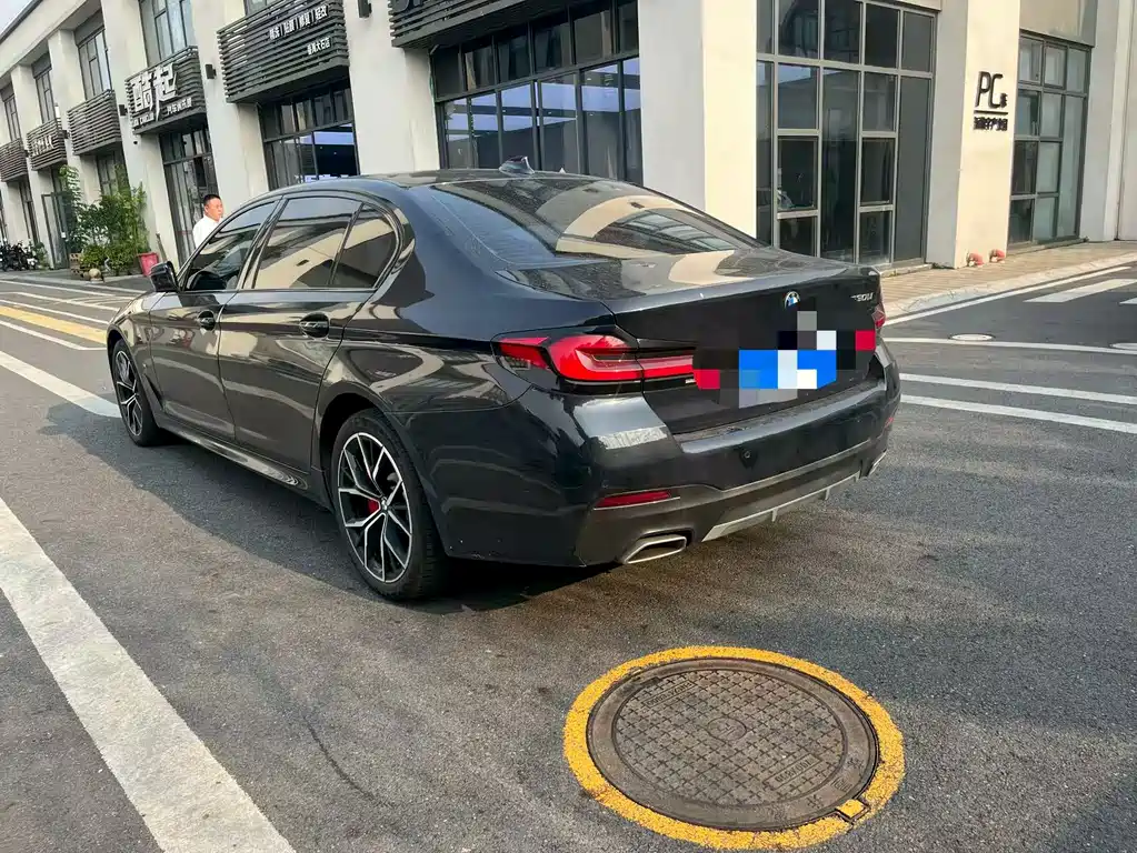 BMW 5 Series — миниатюра 9